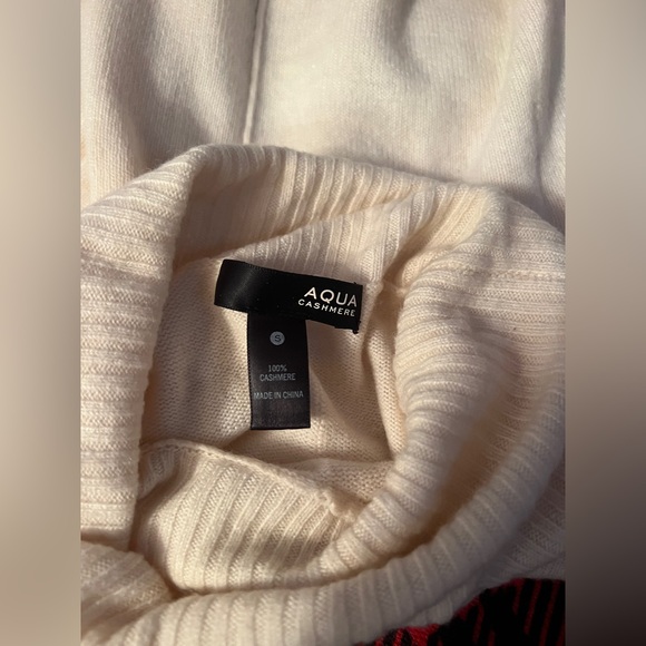 Aqua Cream Turtleneck Sweater - Picture 4 of 6